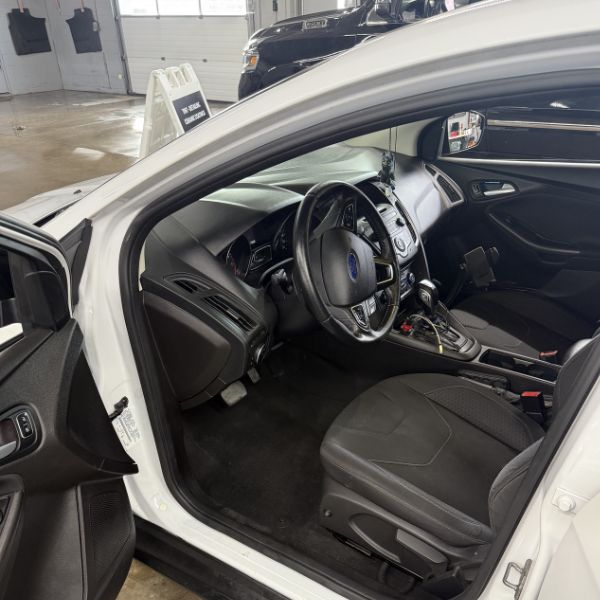 Clean detailed vehicle interior
